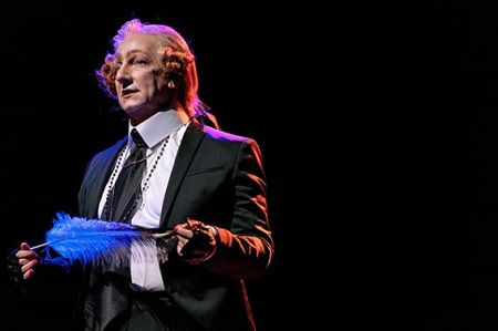 Marquis de Sade — C’est toujours dans l’adversité que s’épanouit l’artiste Marquis de Sade — C’est toujours dans l’adversité que s’épanouit l’artiste!