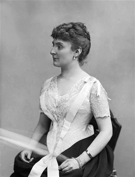 Marquis de Sade — Laure de Sade, la bad-ass !